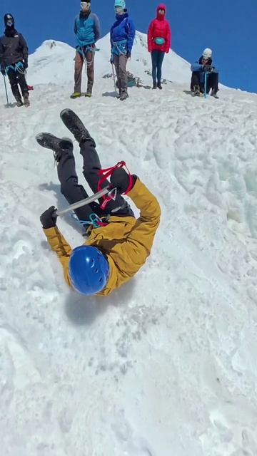 Снежно-ледовые занятия на Эльбрусе. Смотрите фильм-восхождение на канале