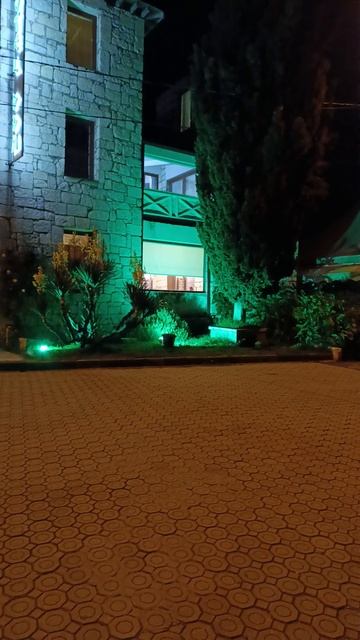 Снова стою одна ...