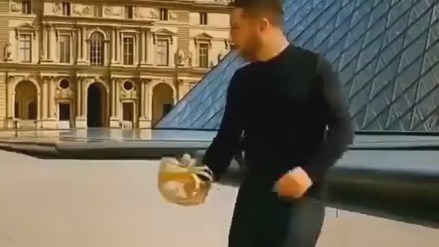 Зеленский украл корону у Макрона для Трампа в обмен на Томагавки