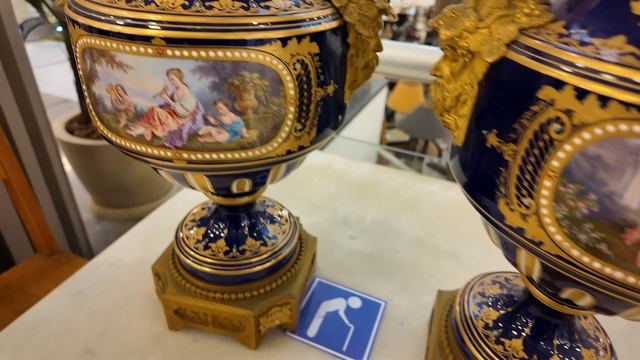 Севр парные вазы 19 века 1820-40х годов за 250 тысяч долларов Майми, Флорида, США.