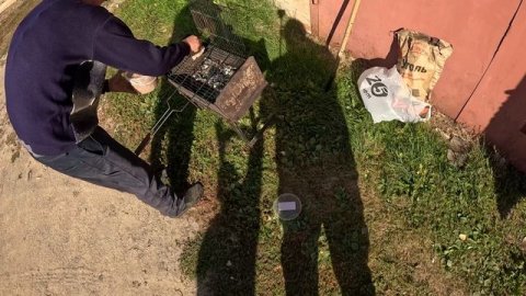 ОТец добыл боярышника, а потом..