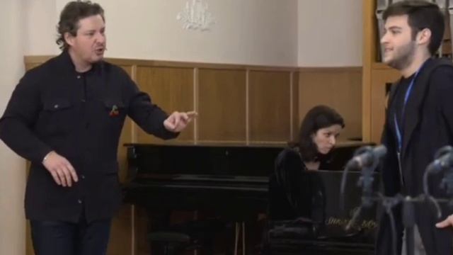 Дмитрий Корчак репертуаре,о знании перевода текста,о смысле того,что поем и др.