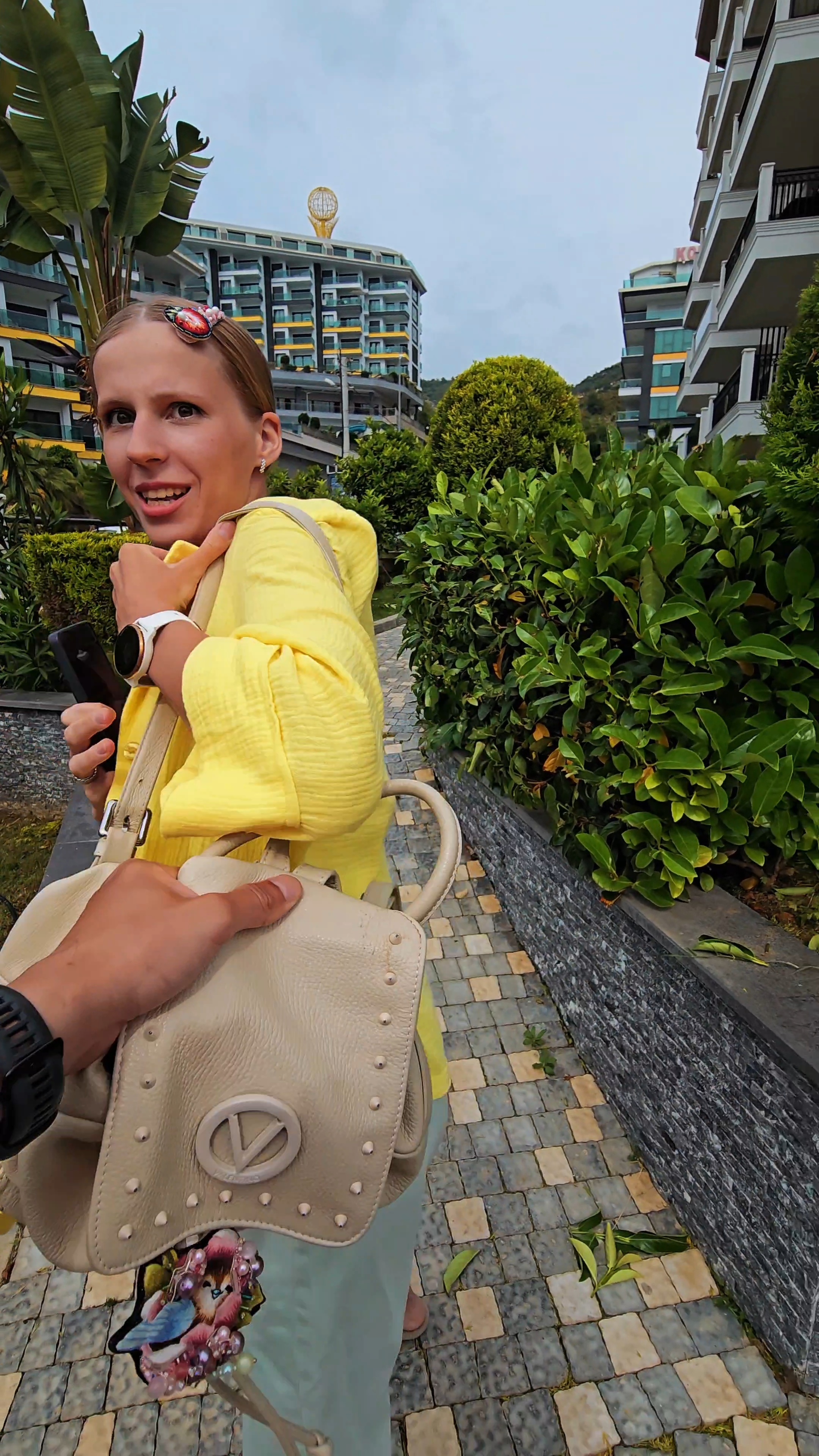 а что я должна была делать?