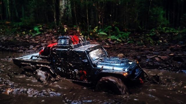 Безумное напряжение в грязи и воде 6x6 Crossrc EMO XL2