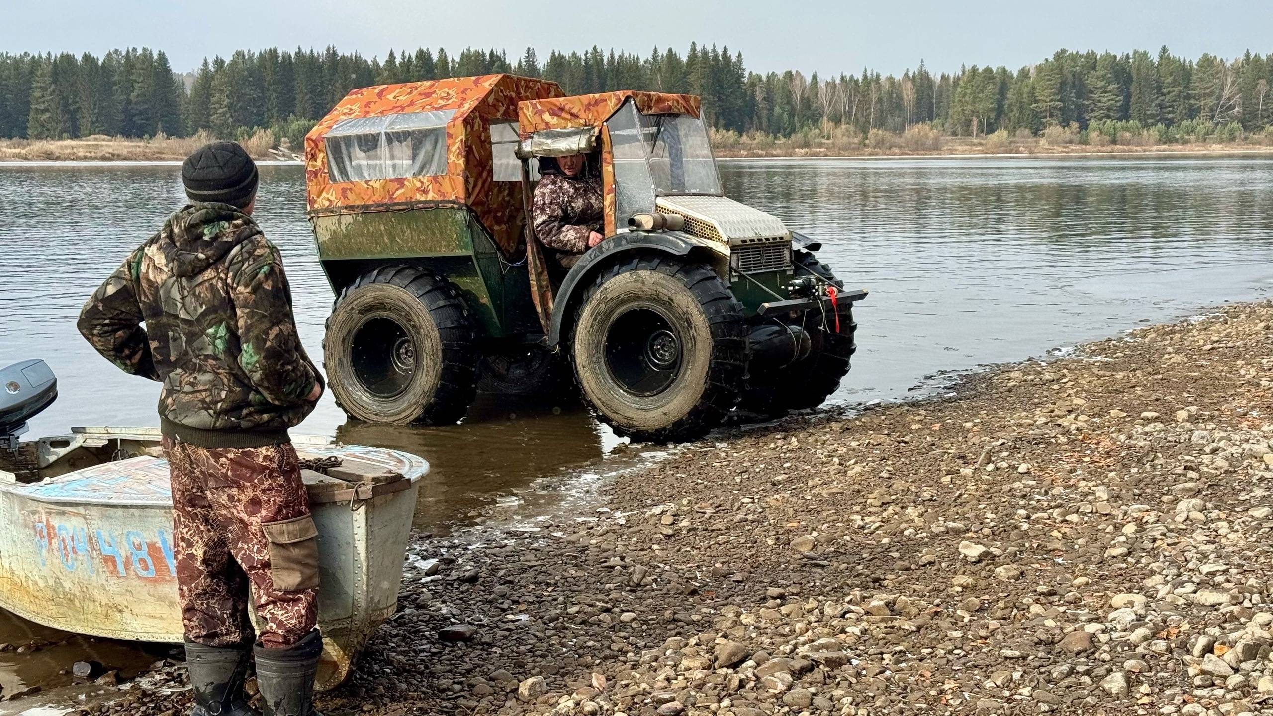 Переправа каракатов через реку. Заканчиваем подготовку к сезону.