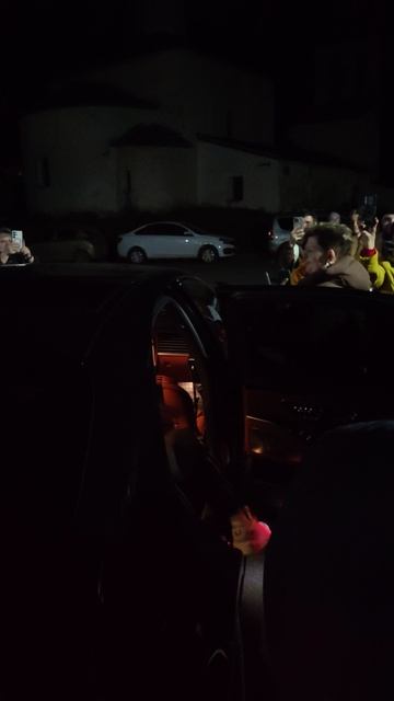 Жалких 5 секунд у черного выхода филармонии и Шаман уехал(((