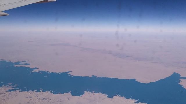 Похоже,что летим над Красным морем!