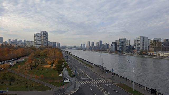 Вид из окна поезда метро. Нагатинский мост. Москва. Октябрь 2025