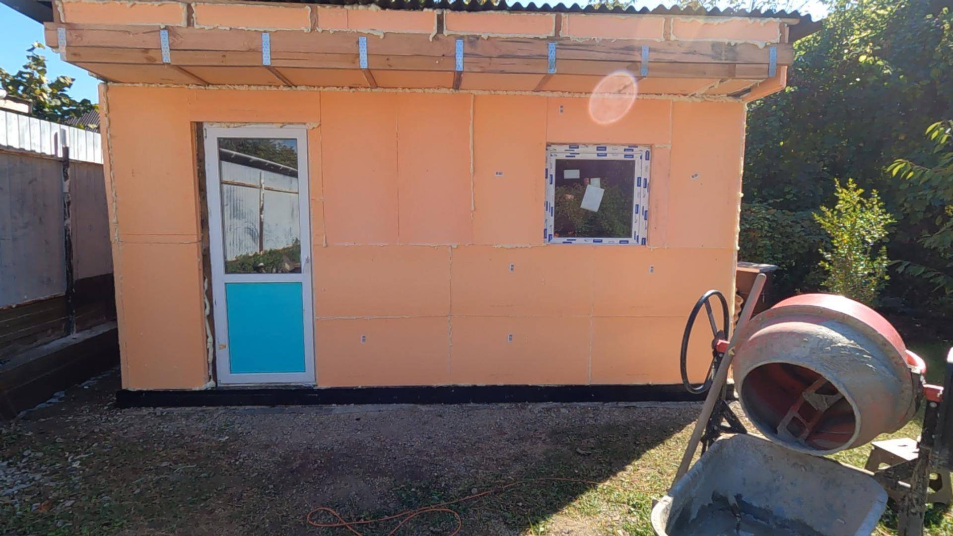 Домик из ЭППС с каркасом