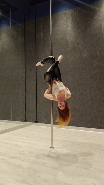 Акробатика на пилоне