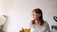 Я не обзорщик, но героиня видео зацепила! Лучше бы она ела молча