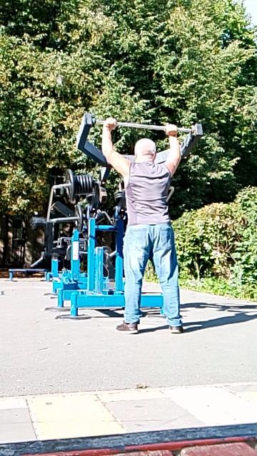 1000000362.mp4 Спорт в парке.