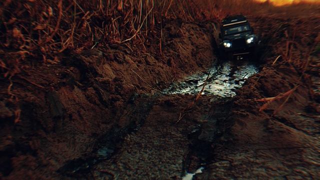 Небольшой грязный оффроуд MJX Defender H8H RC