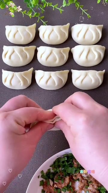 ПОЧАЩЕ ПАЛЬЧИКИ НА ПЕЛЬМЕШКАХ ДЕРЖИТЕ