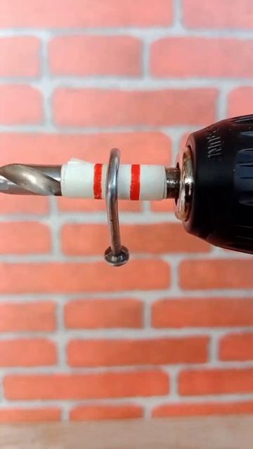 Советы по сверлению отверстий в стенах, которые обычно используют мастера