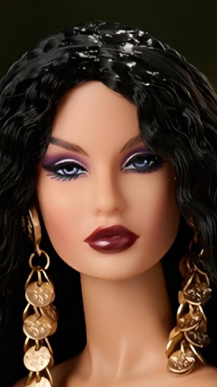 Clairvoyante Rayna Ahmadi