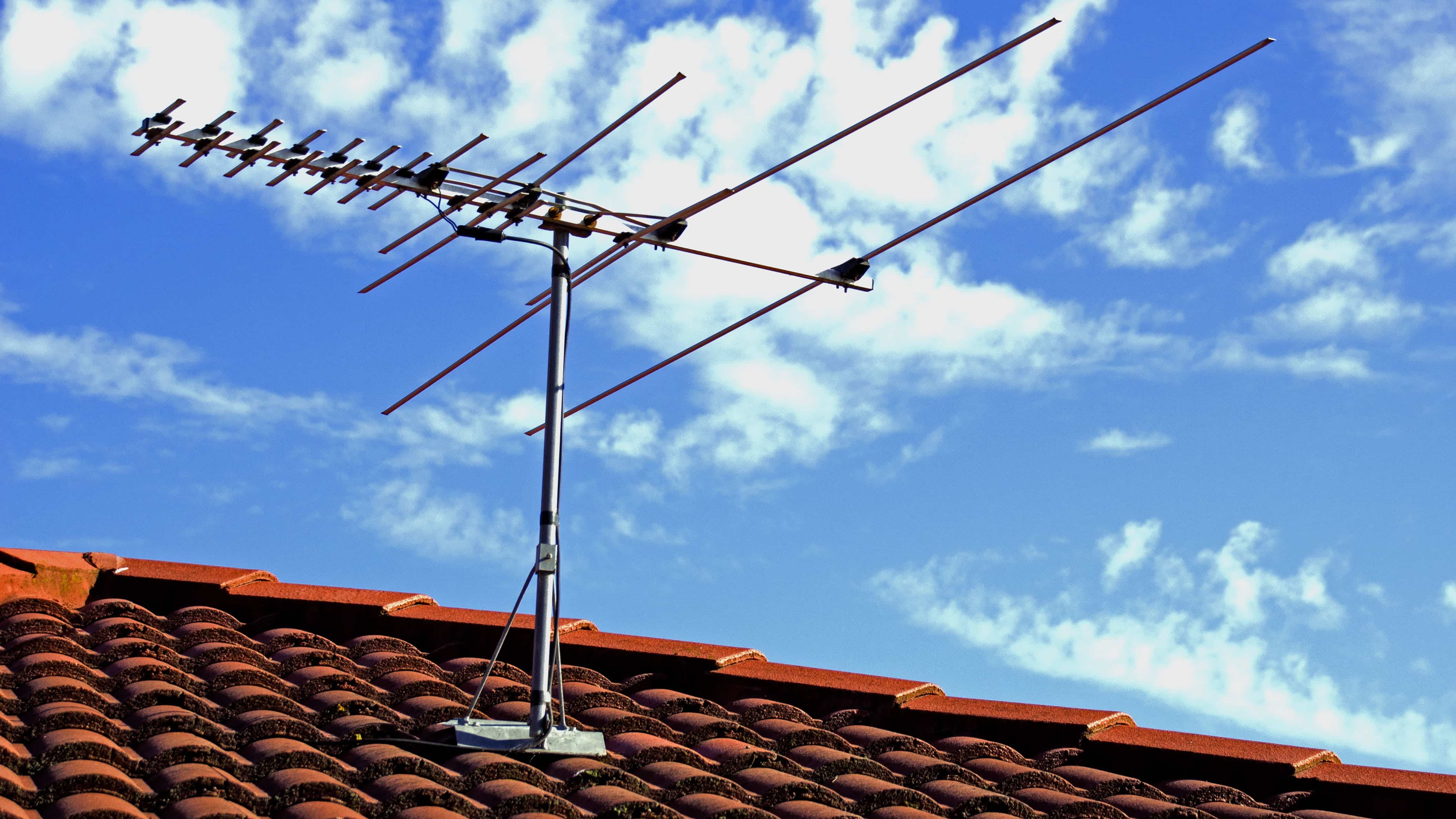 Как сделать антенну для телевизора своими руками?