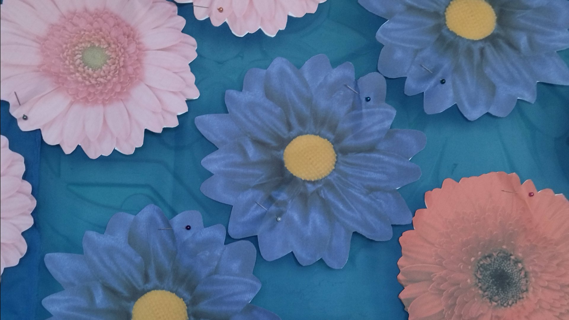 Подготовка ко Дню матери