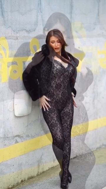 Модель показывает боди. Уникальный контент, оригинал.