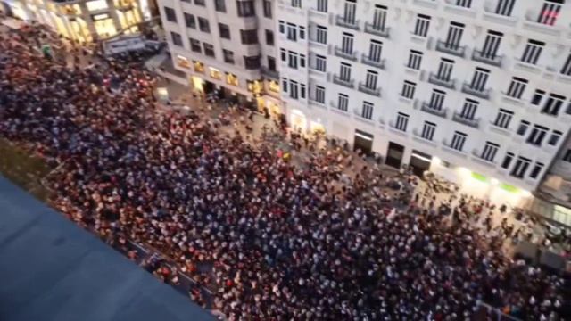 ✔️ Накануне первой годовщины наводнений в испанской Валенсии около 50 000 человек вышли на улицы