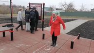 Лягте на пол, три, четыре… занимайтесь спортом и будьте на позитиве!