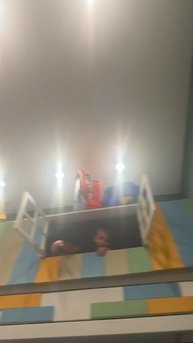 Попал прям в телефон 😂
