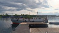 К базе отдыха на Свири "Форпост Онега" швартуются различные яхты #яхты #швартовка яхт