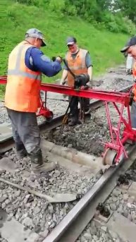 Замена ЖБ шпалы портальным краном