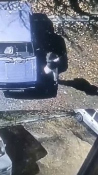 ‼️В Клину молодой человек палкой разбил стекла у нескольких припаркованных машин‼️
