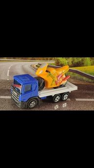 Scania с мотоциклом