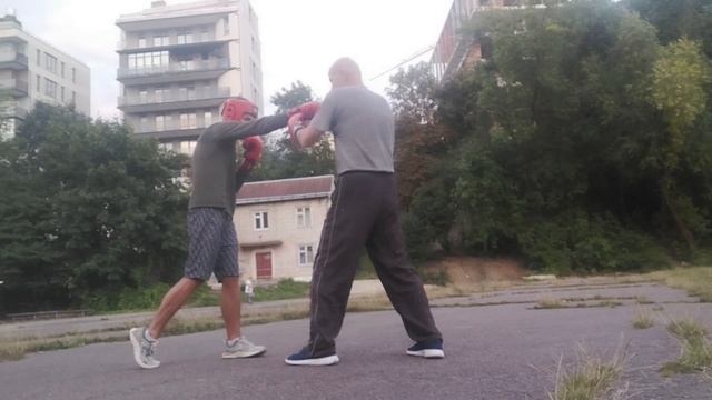 Боковий лівий зі стрибка: як бити