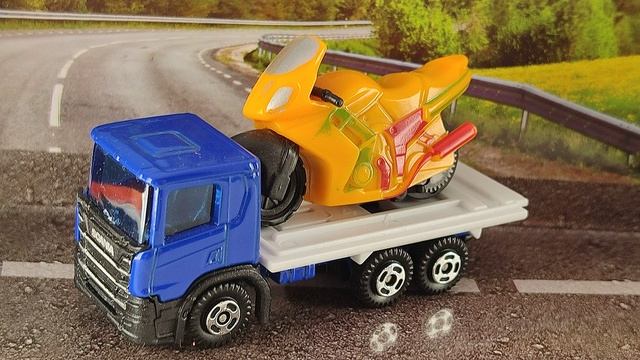 Scania с мотоциклом