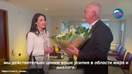 Кирилл Дмитриев вручил конфеты с цитатами Путина конгрессвумен Анне Паулине Луне
