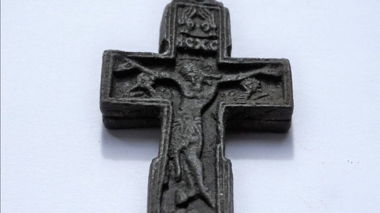 Килевидный крест-энколпион (мощевик)