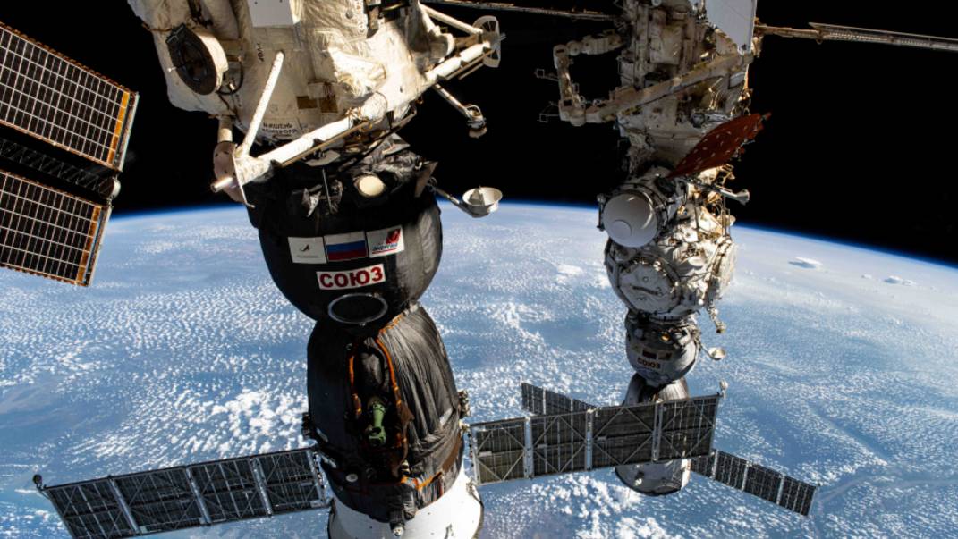 Российские космонавты Рыжиков и Зубрицкий вновь выйдут в открытый космос