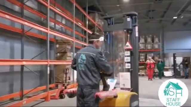 Погрузчик на складе Обращайтесь к профессионалам Staff House