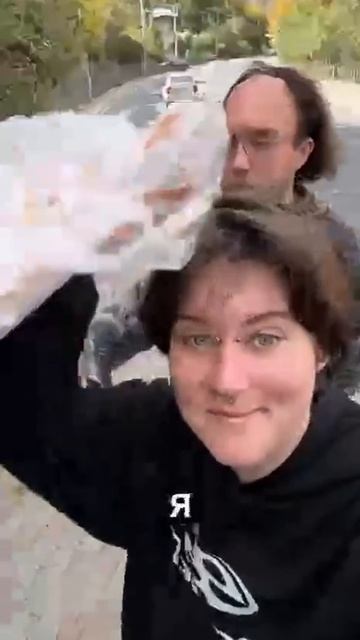 Тетя иммигрировала из России в Армению и пришла к успешному успеху. 😁😄