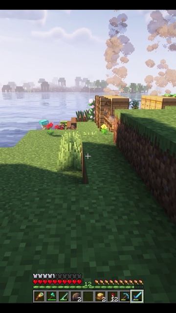 Убегает от криперов #minecraft #майнкрафт