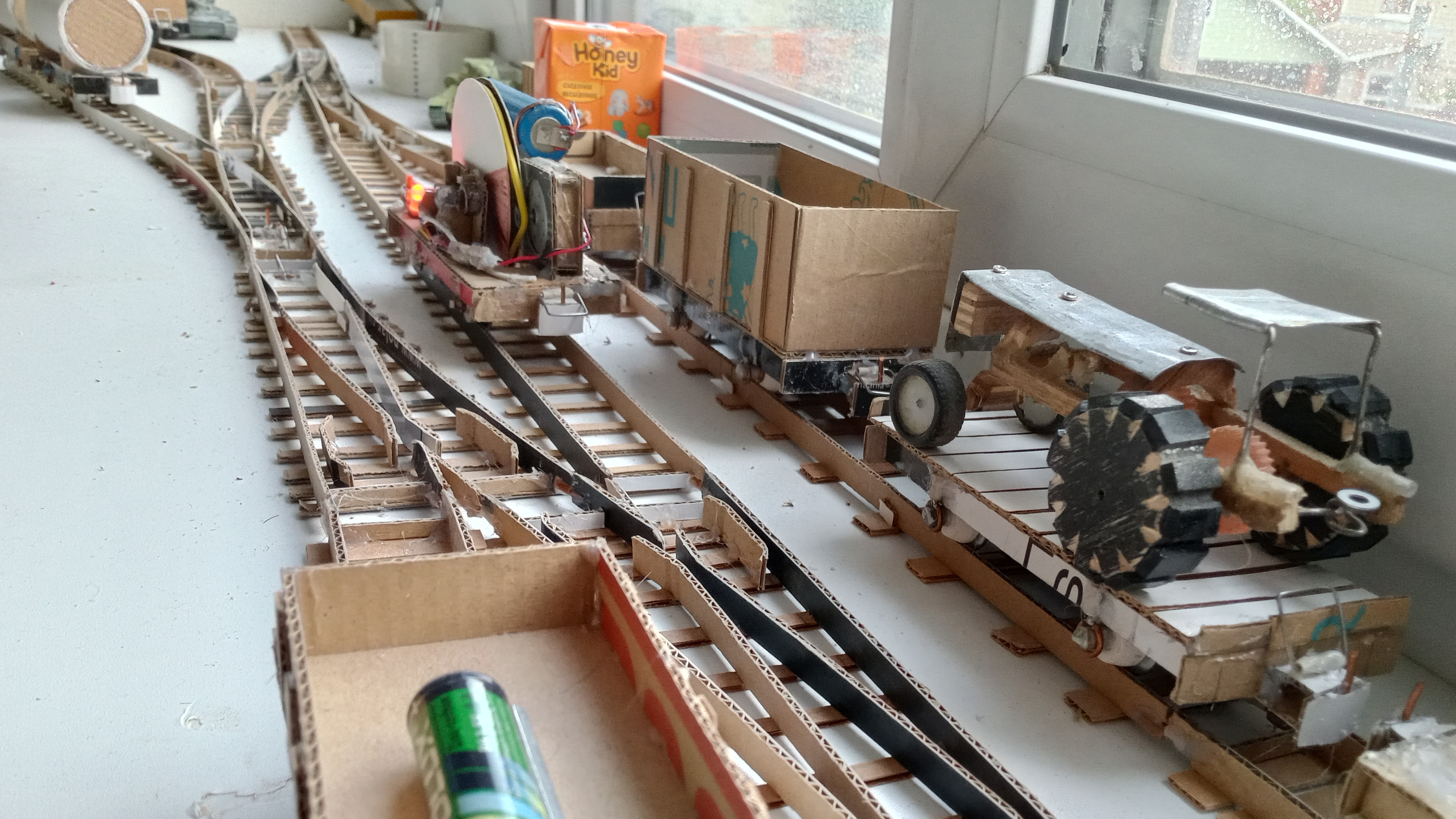 Как сделать своими руками в домашних условиях самому железная дорога