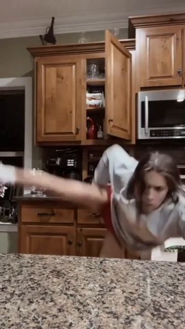 крепкая дверка😁