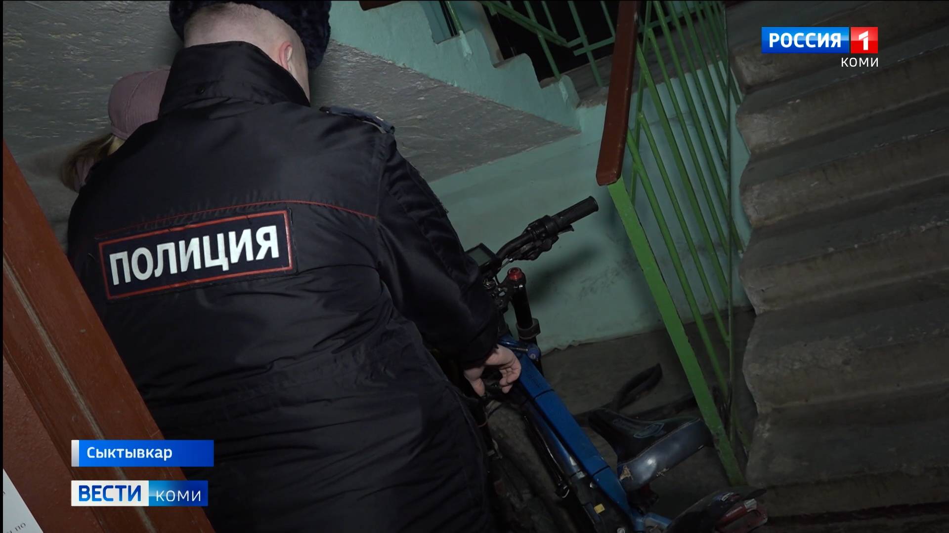 Сотрудники эжвинского жилкомхоза проводят осмотры подъездов на предмет несанкционированного хранения