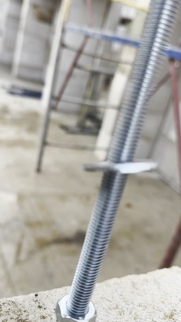 Шпильки для стягивания опалубки.