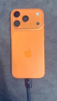 Какой Wallet case поставить на iPhone 17 Pro Cosmic Orange?