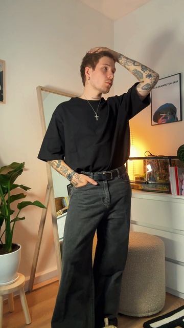 Какого цвета носите футболку ?