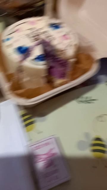 Поздравляли и кушаем!!