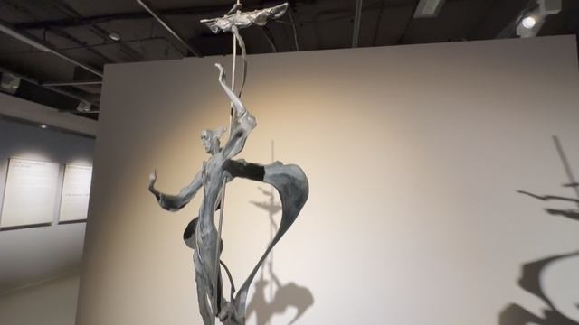 Вячеслав Чеботарь рассказывает о работах, представленных на выставке «Странствия духовидца»