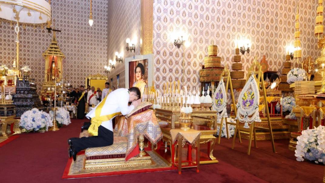 Таиланд прощается с королевой Сирикит — матерью правящего монарха Рамы X