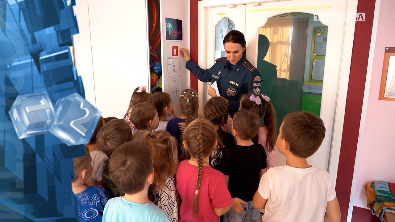 В детском саду №10 инспектор отделения пожарного надзора, рассказала малышам о работе спасателей