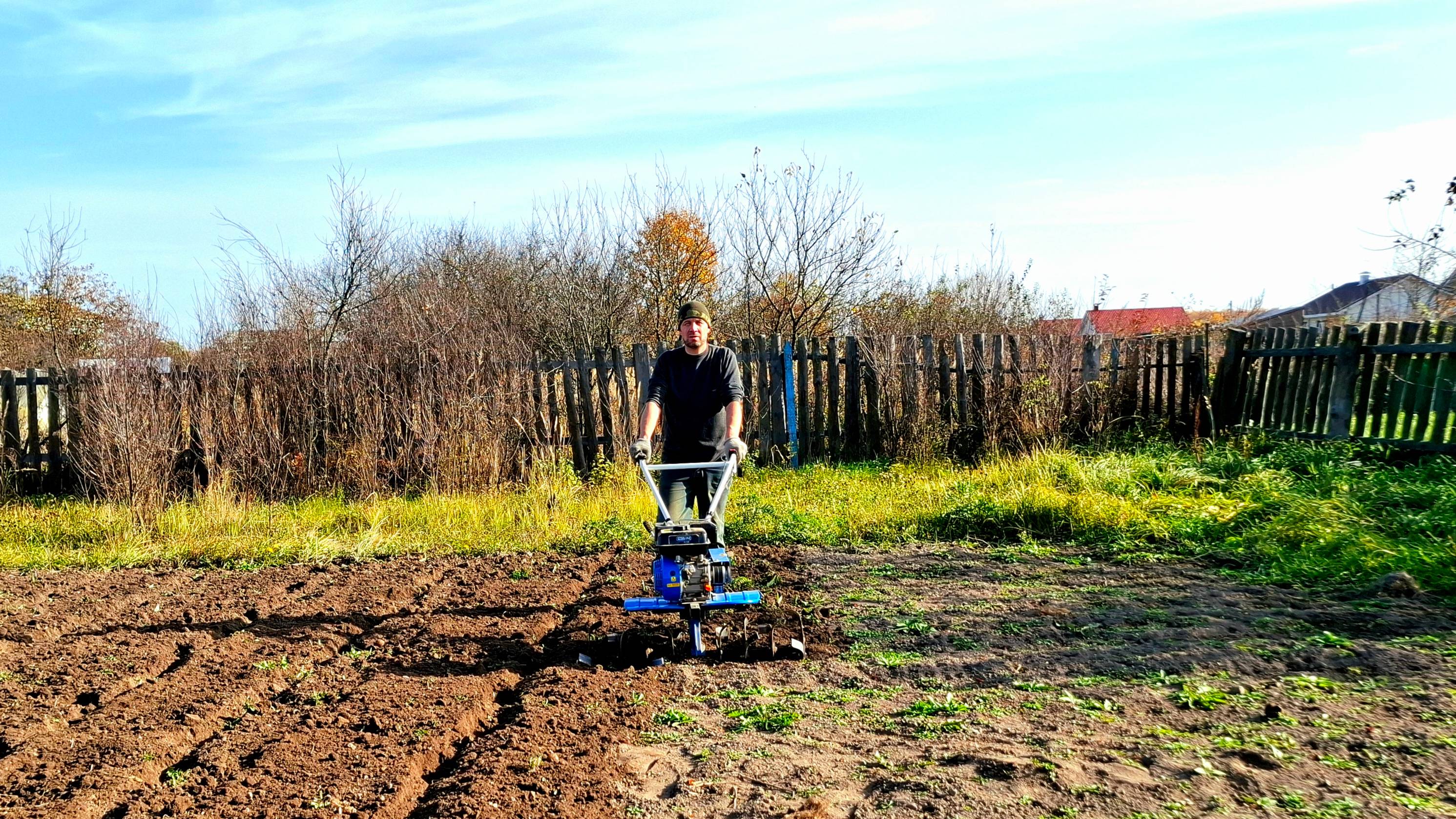 Осенняя культивация мотоблоком.