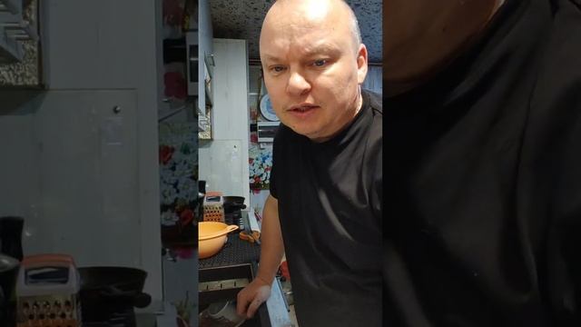 Третий эфир от 31.10.25 без Кати. Готовлю салат Клязьма, потом все убираю вместе с вами